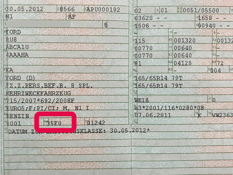 Neuer Fahrzeugschein, Zulassungsbescheinigung Teil I (3. und 4. Stelle des 4-stelligen Codes zu Feld 14.1) o finden Sie die Emissionsschlüssel-Nummer im neuen Fahrzeugschein