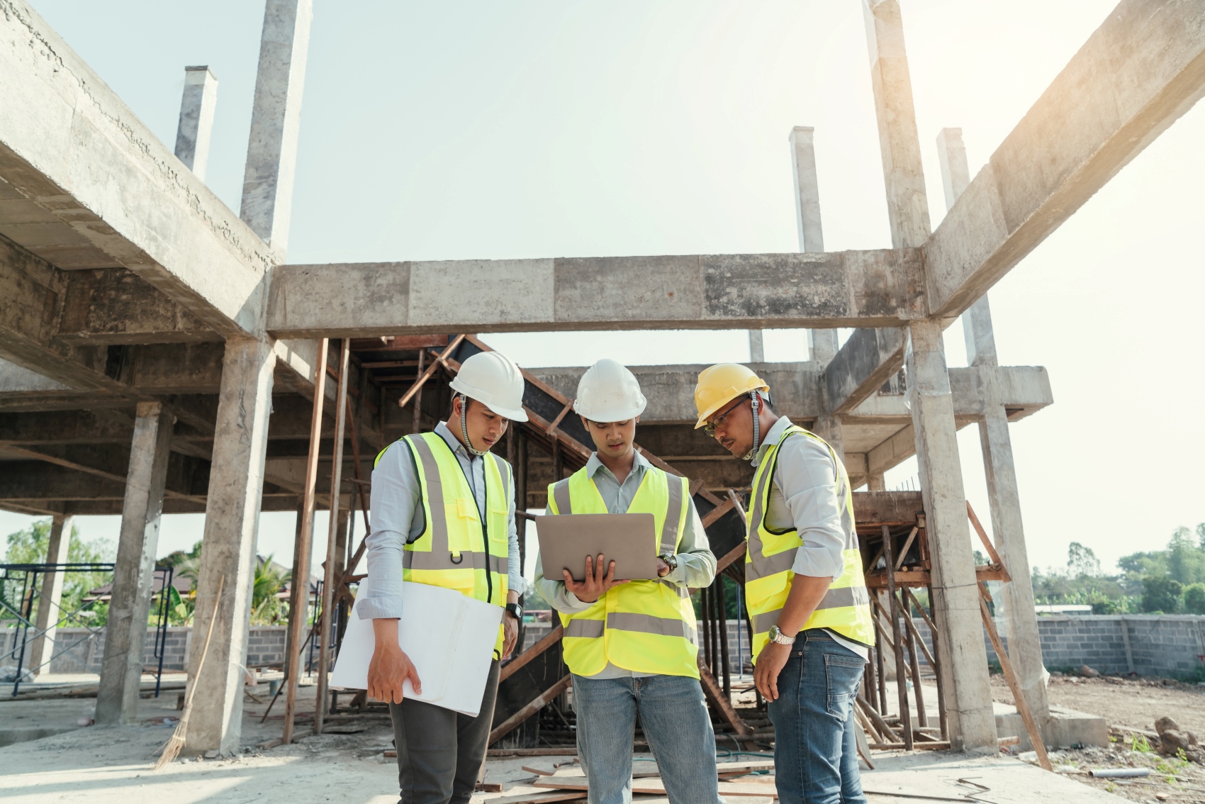 Mittarbeiter auf der Baustelle 