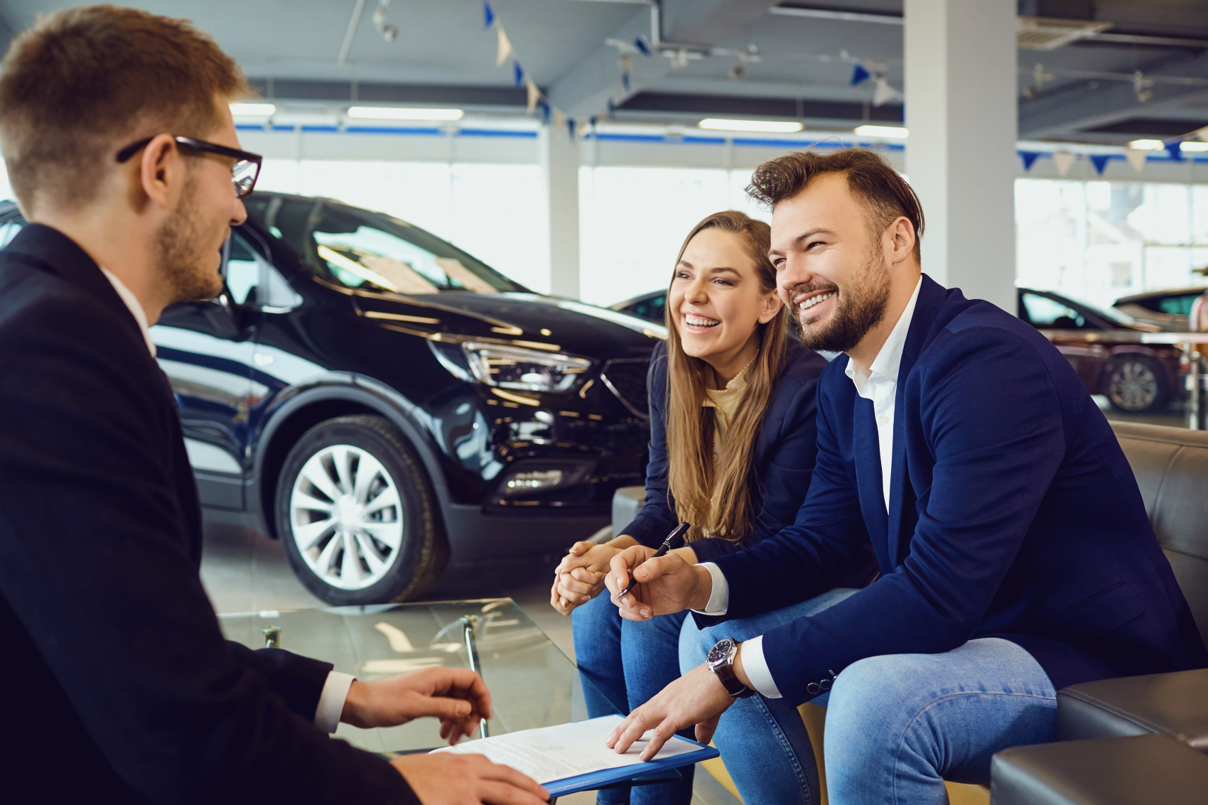 Beratungsgespräch im Autohaus