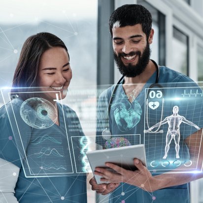 Ärzte in einer Klinik und betrachten eine digitale 3D-Darstellung Ärzte in einer Klinik und betrachten eine digitale 3D-Darstellung