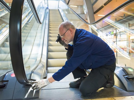 Prüfung einer Fahrtreppe