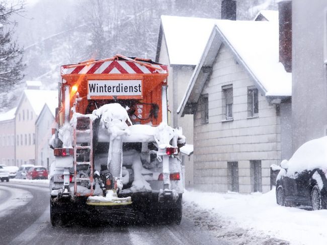 Parken und Schneeräumer: Wenn das Auto im Schnee feststeckt