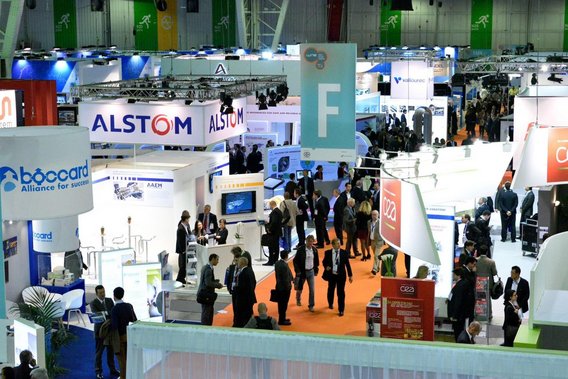 Internationale Fachmesse mit Ausstellungsständen und Besuchern aus der Energie- und Nuklearindustrie.