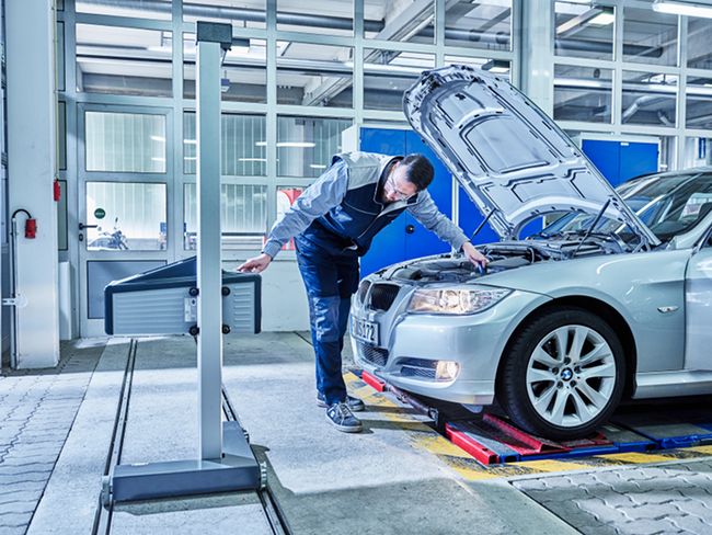 kostenloser Lichttest im Oktober an allen TÜV-STATIONEN