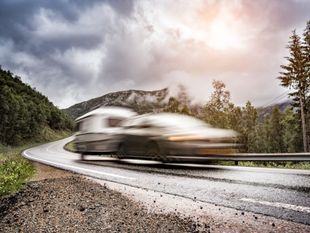 Tempo Gespanne 100 kmh-Zulassung Wie schnell darf man mit Anhänger fahren
