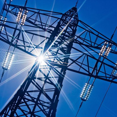 Symbolbild zum Energieeffizienzgesetz – EnEfG Energiemast - Symbolbild zum Energieeffizienzgesetz – EnEfG