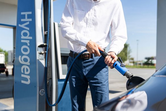 Wasserstofftankstelle mit Fahrzeugbetankung