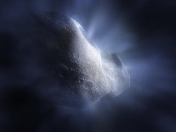 Ein detailliertes Bild eines Asteroiden oder Kometen mit einer rauen, kraterübersäten Oberfläche. Neblige blau-graue Atmosphärengase oder Trümmer wirbeln um den Himmelskörper und schaffen eine dramatische und ätherische Raumszene.