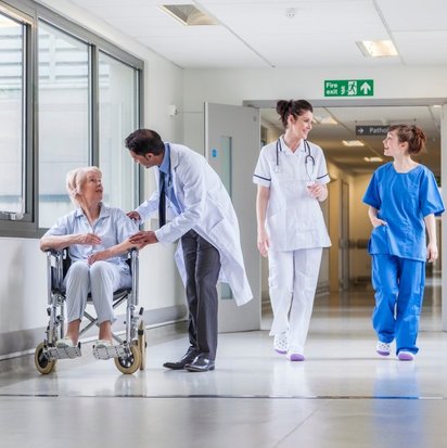 TÜV NORD-Krankenhaus-Flur Situation im Krankenhaus