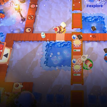 Weihnachtliche Overcooked-Küchenszene von oben mit schneebedeckten Arbeitsflächen, Weihnachtsbäumen und Spielercharakteren, die in festlicher Winteratmosphäre kochen.