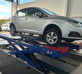 TÜV NORD Station Hebebühne