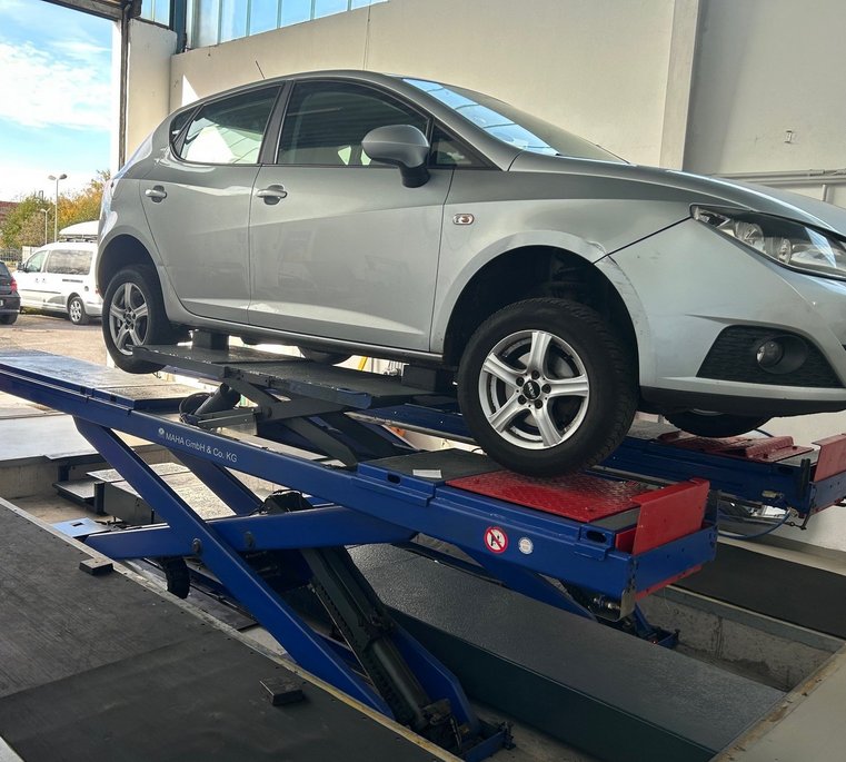 TÜV NORD Station Hebebühne