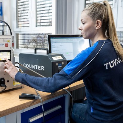 Kalibrierung eines Partikelzählers im Kalibrierlabor