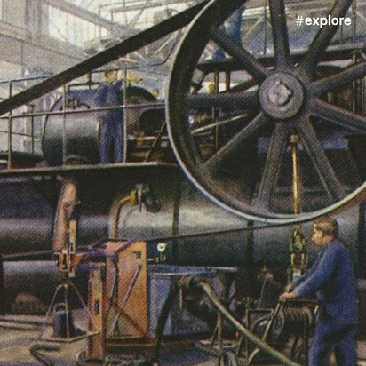 Historische Industrieszene aus der Frühzeit der Industrialisierung, die eine große Dampfmaschine mit markanten Schwungrädern zeigt. Mehrere Arbeiter und ein Mann in formeller Kleidung (vermutlich ein Ingenieur oder Aufseher) stehen um die Maschinenanlage herum in einer Fabrikhalle mit hoher Decke und industriellem Aufbau.WiederholenClaude kann Fehler machen. Bitte überprüfen Sie die Antworten.