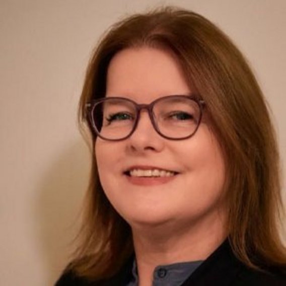 Porträt von Elke Grebe, Psychologin des MEDITÜV für Beratung zu psychischer Gesundheit.