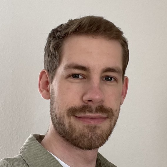 Porträt von Johannes Loetzer, Psychologe des MEDITÜV für Beratung zu psychischer Gesundheit.