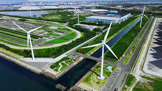 Industrieanlage mit Windkrafträdern - Symbolbild BEHG-Carbon-Leakage-Verordnung