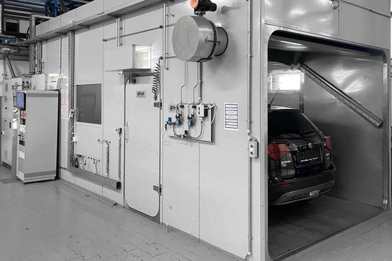 Ingenieur im Prüflabor vom IFM