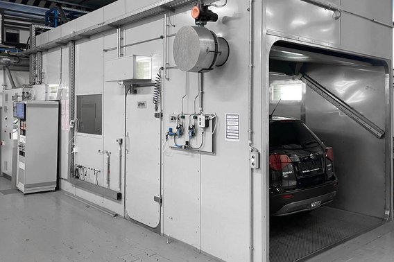 Ingenieur im Prüflabor vom IFM