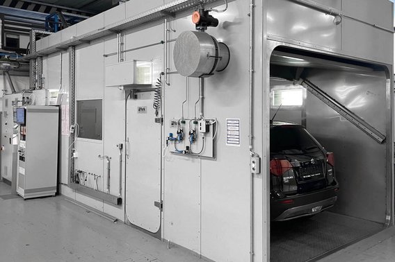 Ingenieur im Prüflabor vom IFM