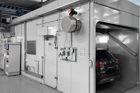 Ingenieur im Prüflabor vom IFM