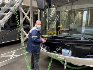 Elektrobus bei der Produktion prüfen lassen Sicherheit bei der Elektrobus-Produktion