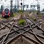 Zugverkehr auf komplexem Gleisnetz Zug auf einem komplexen Gleisnetz in einem Bahnhofsbereich
