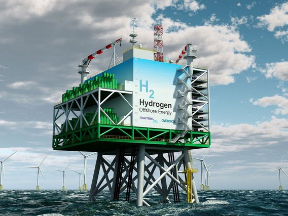 Computervisualisierung einer Offshore-Wasserstoffplattform mit H2-Beschriftung, umgeben von Windrädern im Meer. Die grün-blaue Struktur steht auf Stelzen und dient der Produktion von Wasserstoff aus Windenergie.