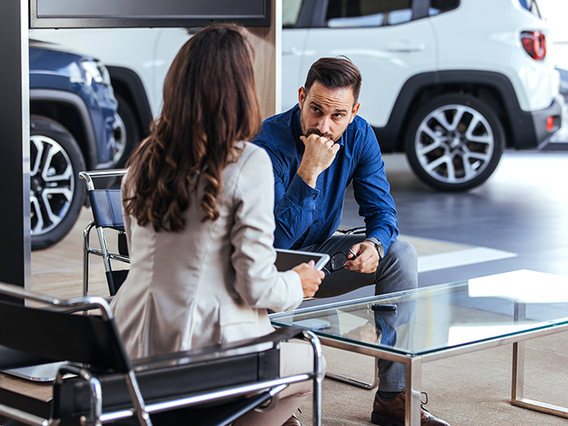 Customer dialogue between salesperson and employee – symbolic image for customer survey to increase customer satisfaction