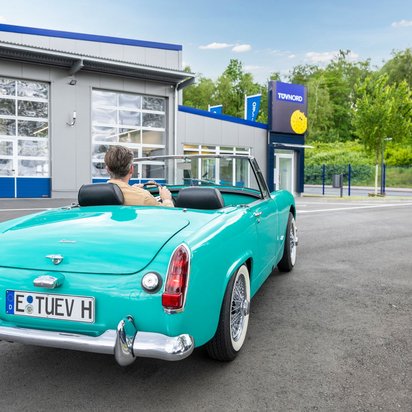 Oldtimer-Ratgeber Oldtimer auf dem Weg zu einer TÜV NORD Station