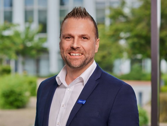 Christoph Elmerhaus, Key Account Management / Produktspezialist Fahrzeugdiagnose Christoph Elmerhaus, Key Account Management / Produktspezialist Fahrzeugdiagnose