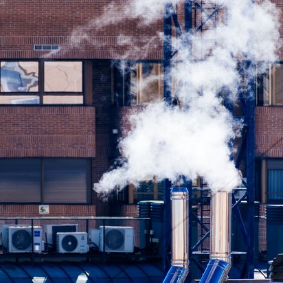 Emissionen steigen bei der Wärmegewinnung eines Gebäudes auf.