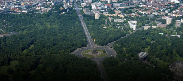 Eine Luftaufnahme der Berliner Siegessäule