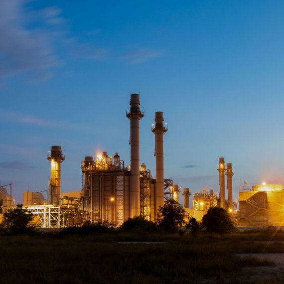 TUEV NORD Wasserstoff Kraftwerk GUD-Kraftwerk in der Abenddämmerung