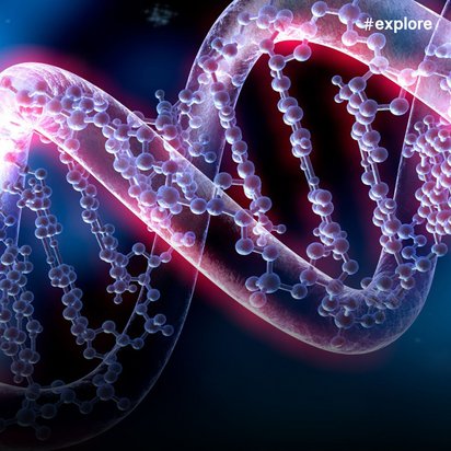 3D-Visualisierung einer DNA-Doppelhelix mit leuchtenden molekularen Strukturen in Rosa und Blau. Der Hintergrund zeigt verschwommene blaue Bereiche, die eine wissenschaftliche Atmosphäre schaffen.