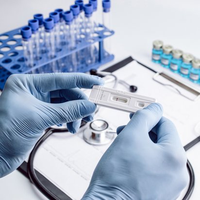 Ein Antigen-Schnelltest-Kit für das Coronavirus Ein Antigen-Schnelltest-Kit für das Coronavirus