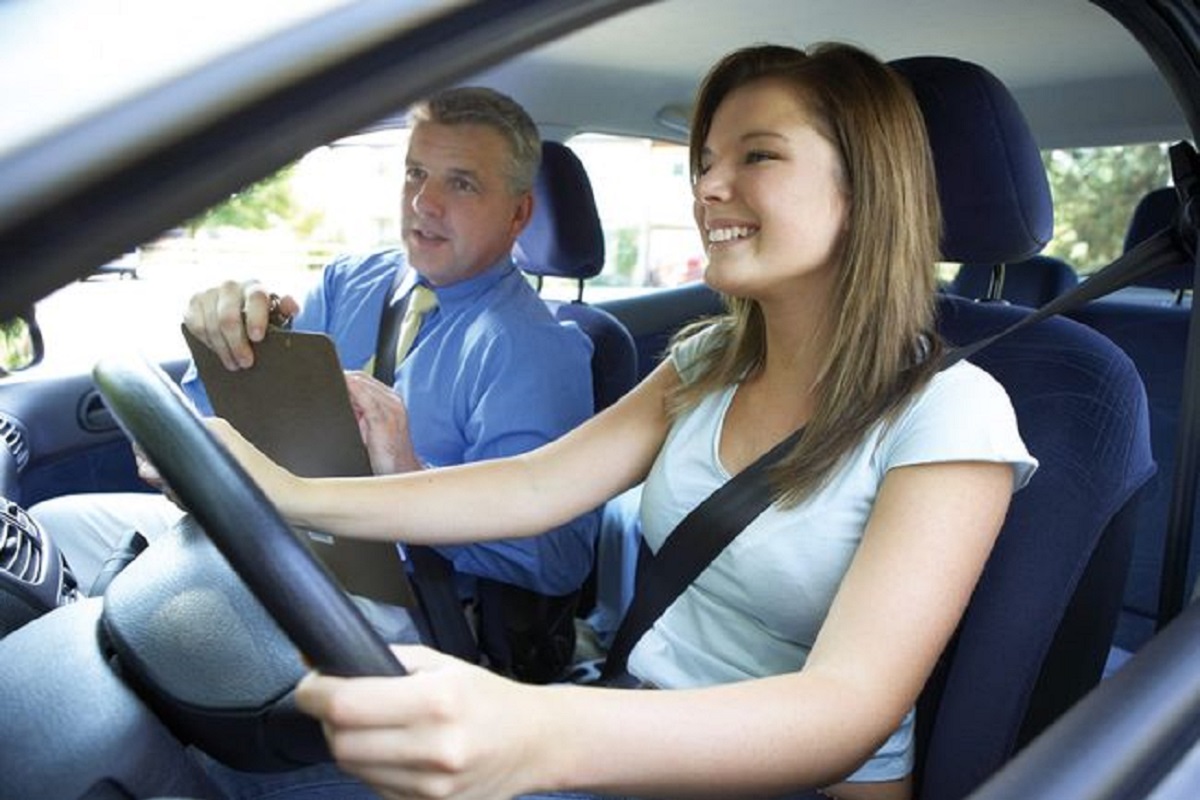 Practical driving license Driving test by TÜV NORD