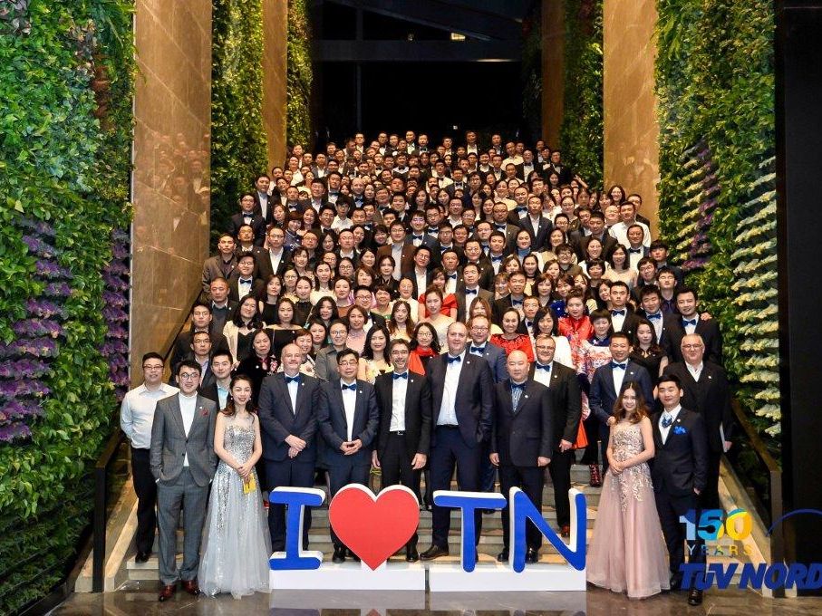 The members of TÜV NORD Greater China with Harald Reutter, Dr. Ralf Jung and Wolfgang Wielpütz.